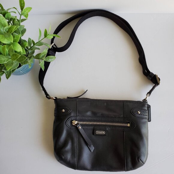 EUC Coach Daisy Leather Swingpack in Black (F49425) - Picture 15 of 15